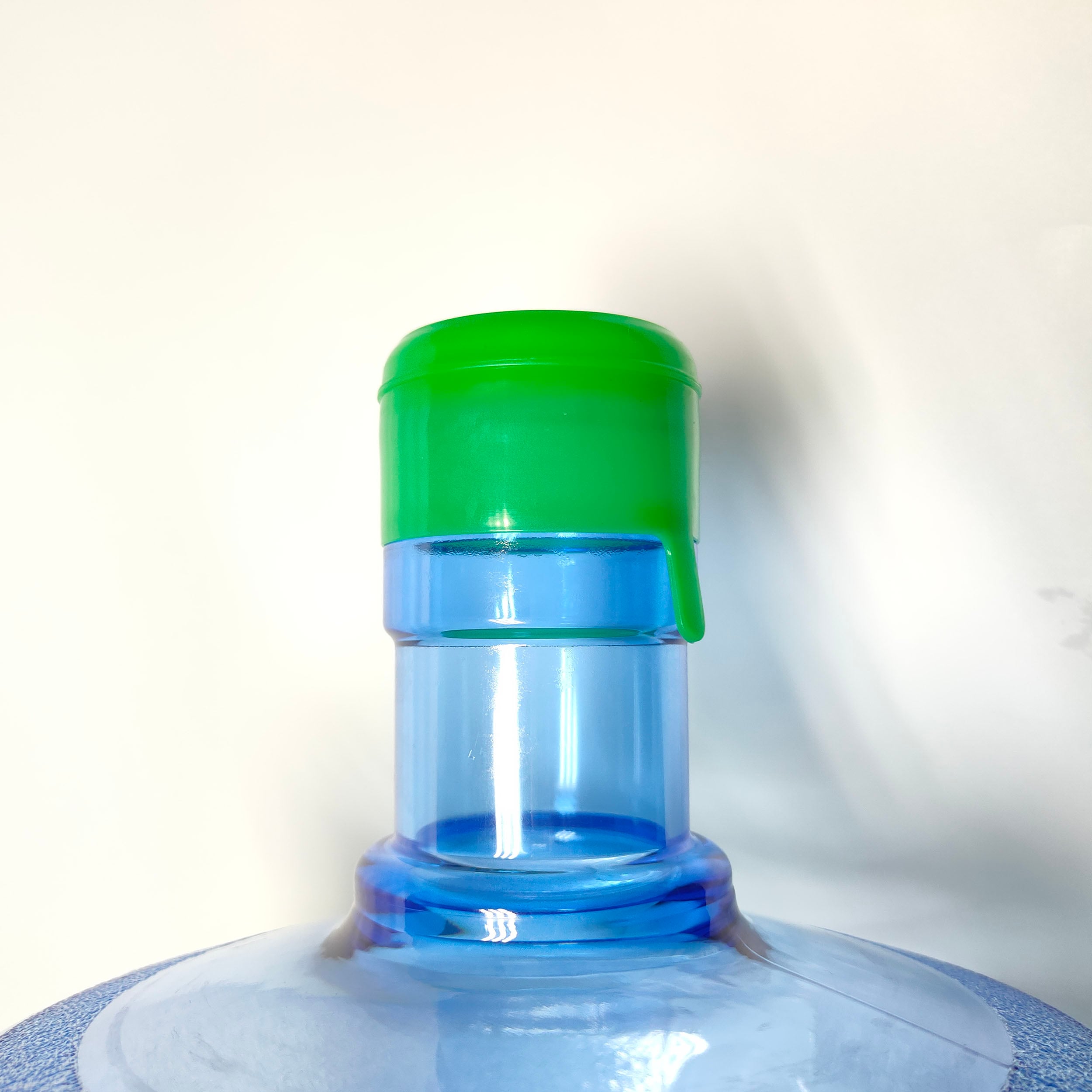 Water Jug Cap Bottle Water Dispenser Caps Silicone 3 and 5 Gallon Reusable Replacement Non Spill Bottle 55mm PE Plastic Popular factory