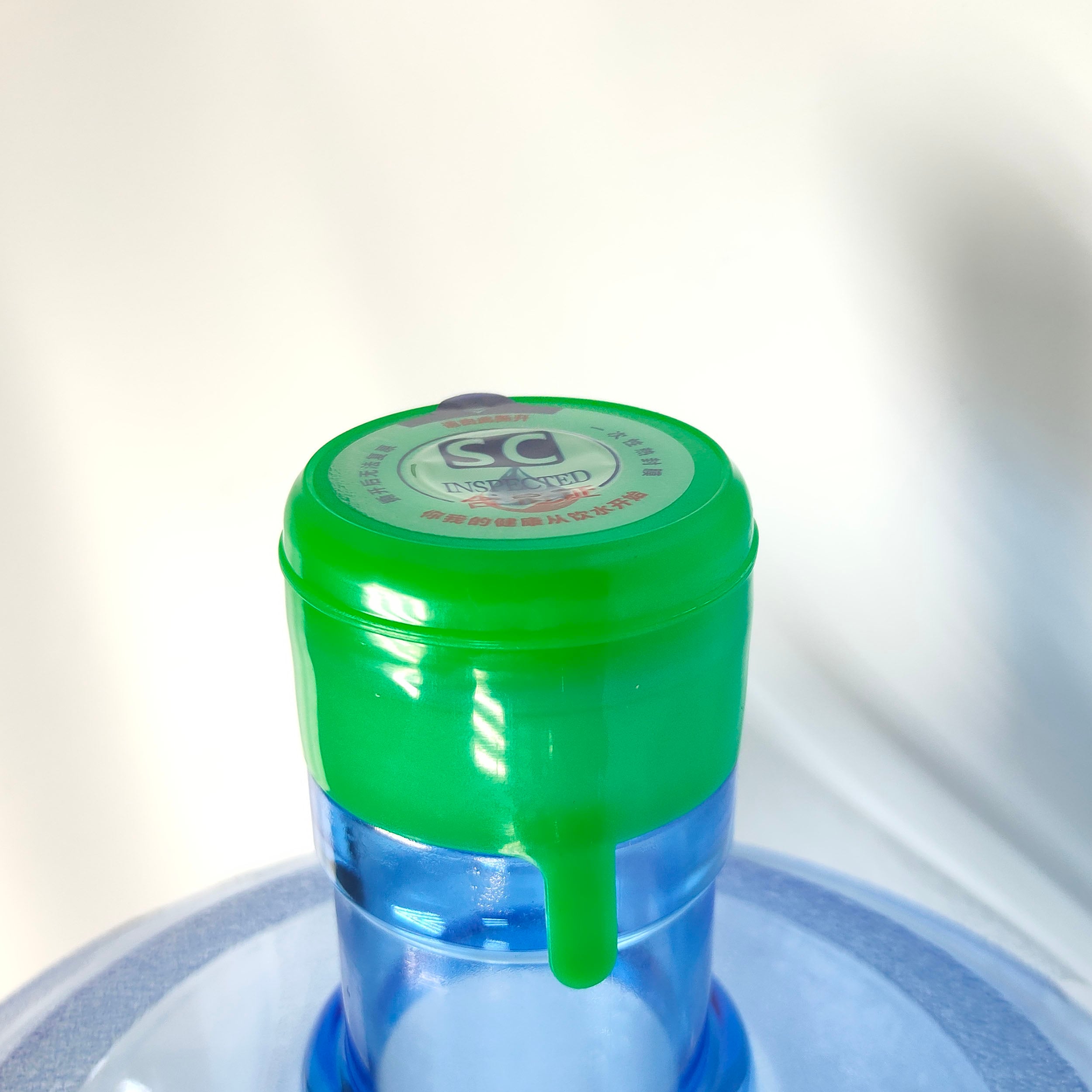 Water Jug Cap Bottle Water Dispenser Caps Silicone 3 and 5 Gallon Reusable Replacement Non Spill Bottle 55mm PE Plastic Popular details