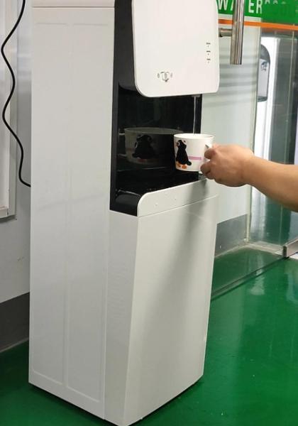 5 Gallon Bottle Automatic Vending hot and cold desktop freestanding water vending machine water dispenser supplier