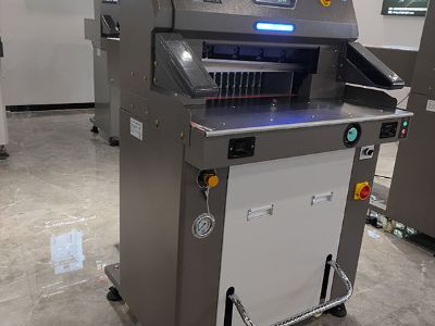 What Are the Safety Mechanisms in Modern Paper Cutting Machines?