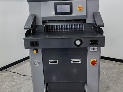 How Does an Industrial Guillotine Paper Cutter Ensure Precision Cutting?