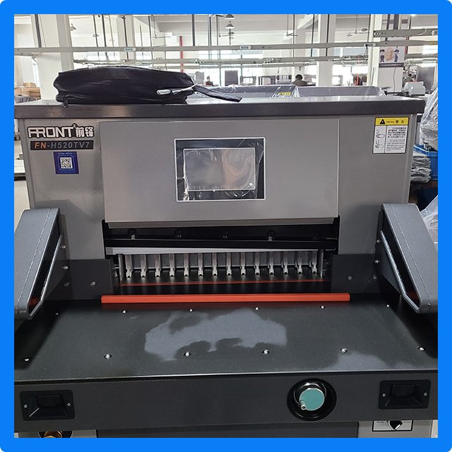 Verwendung einer kleinen Papierschneidmaschine