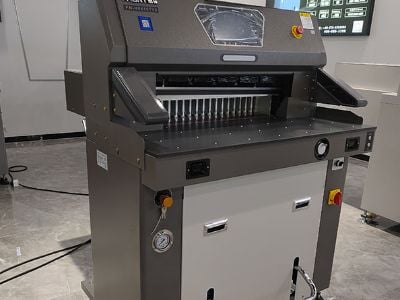 Büyük Formatta Kağıt için Doğru Endüstriyel Guillotine Kesiciyi Nasıl Seçersiniz