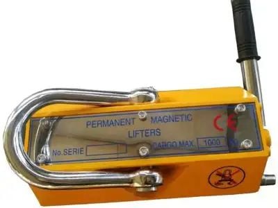 Maximizing Vertical Storage Space with Heavy-Duty Magnetic Hooks