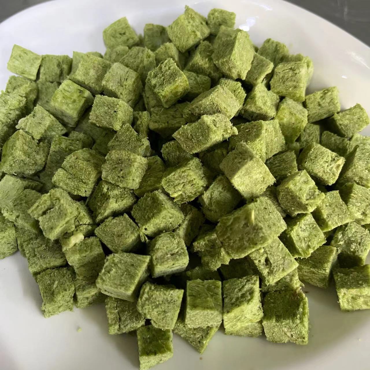 Wholesale Health Freeze-Dried Bone Meat Cake Dog Cat Training Treats Snack Perfect Pet Reward High-protein Eco-friendly Small manufacture