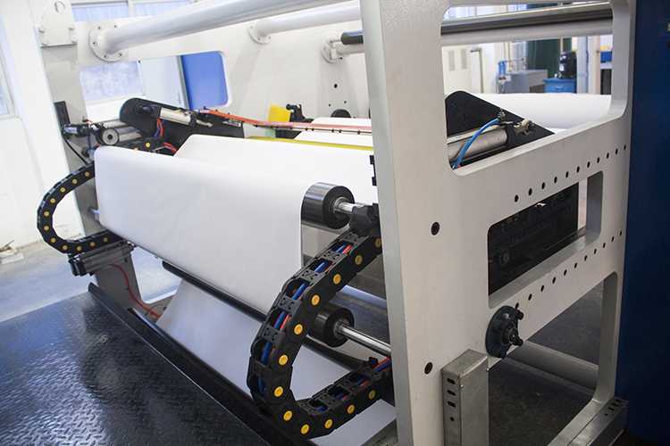 Custom Size Blank Continuous High Gloss Matt Synthetic Adhesive Paper Inkjet Label Roll 102mm 216mm Inkjet Sticker manufacture