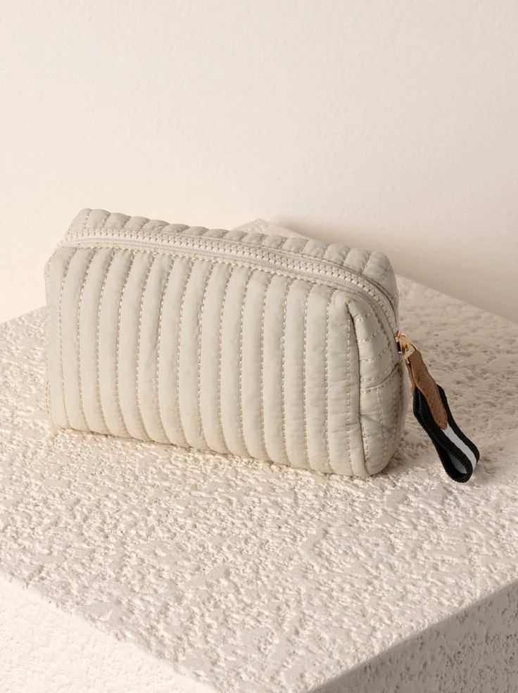 Women's Quilted Cotton Cosmetic Vanity Bag with Zipper Custom Logo Soft Travel Toiletry Makeup Case for Storage factory