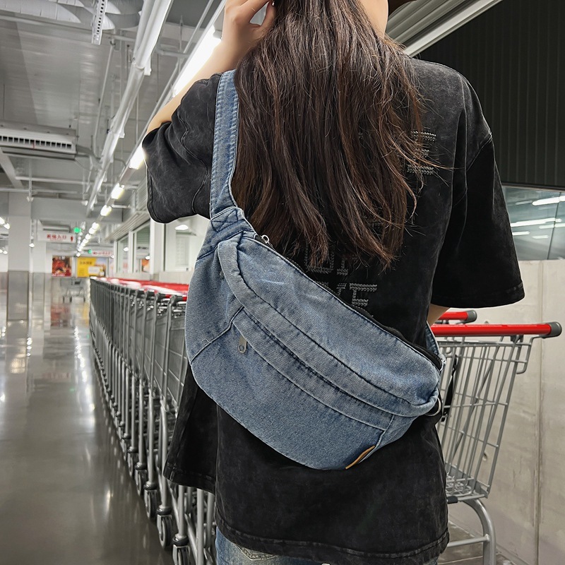 Wholesale Denim Sling Bag Fanny Pack Women's Washed Jeans Bum Bag Fashion Design Denim Crossbody Bag Purse supplier