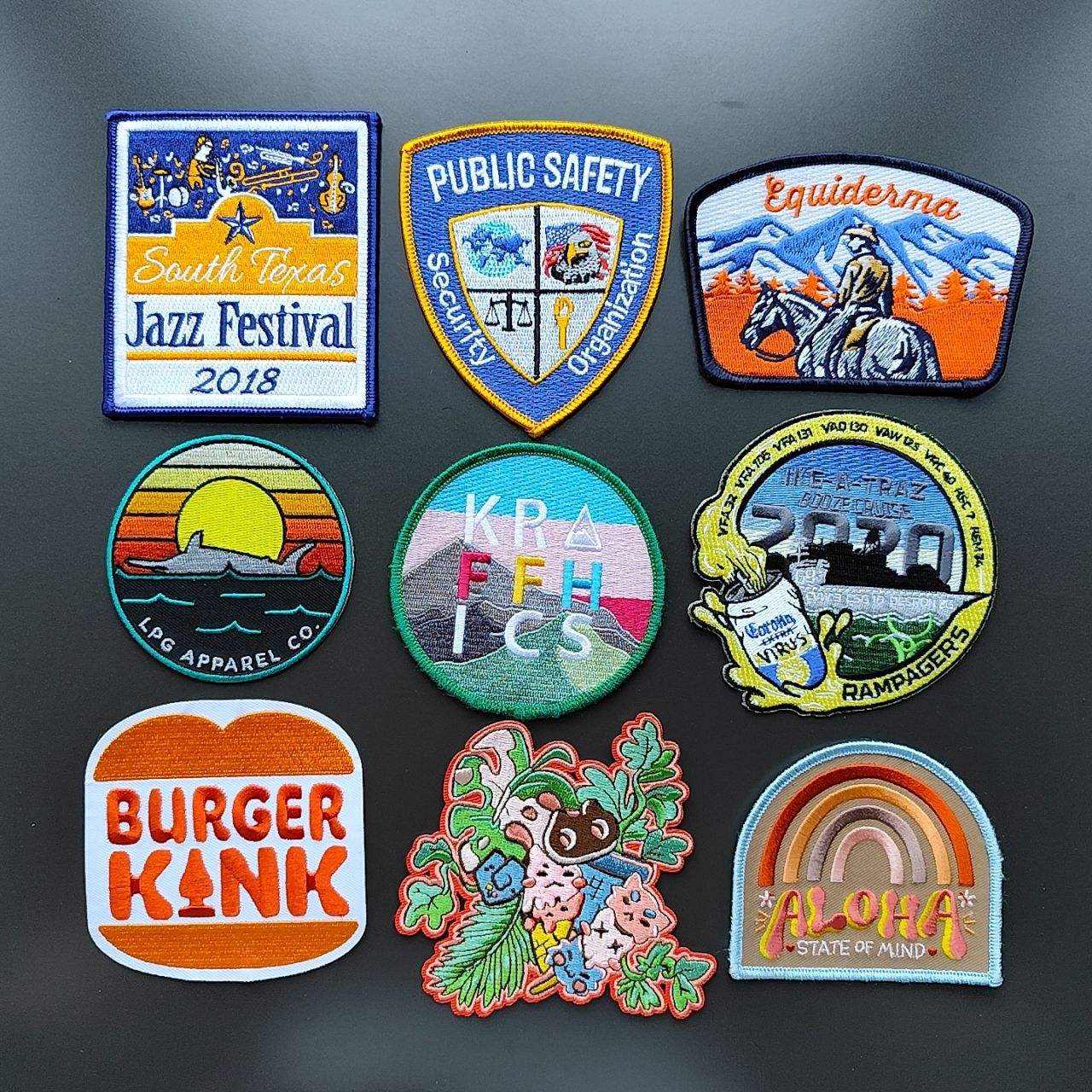 Voeg 'n Persoonlike Raakpunt Toe Aan U Hoedversameling Met Aanpasbare Trucker Hoede En Patches!