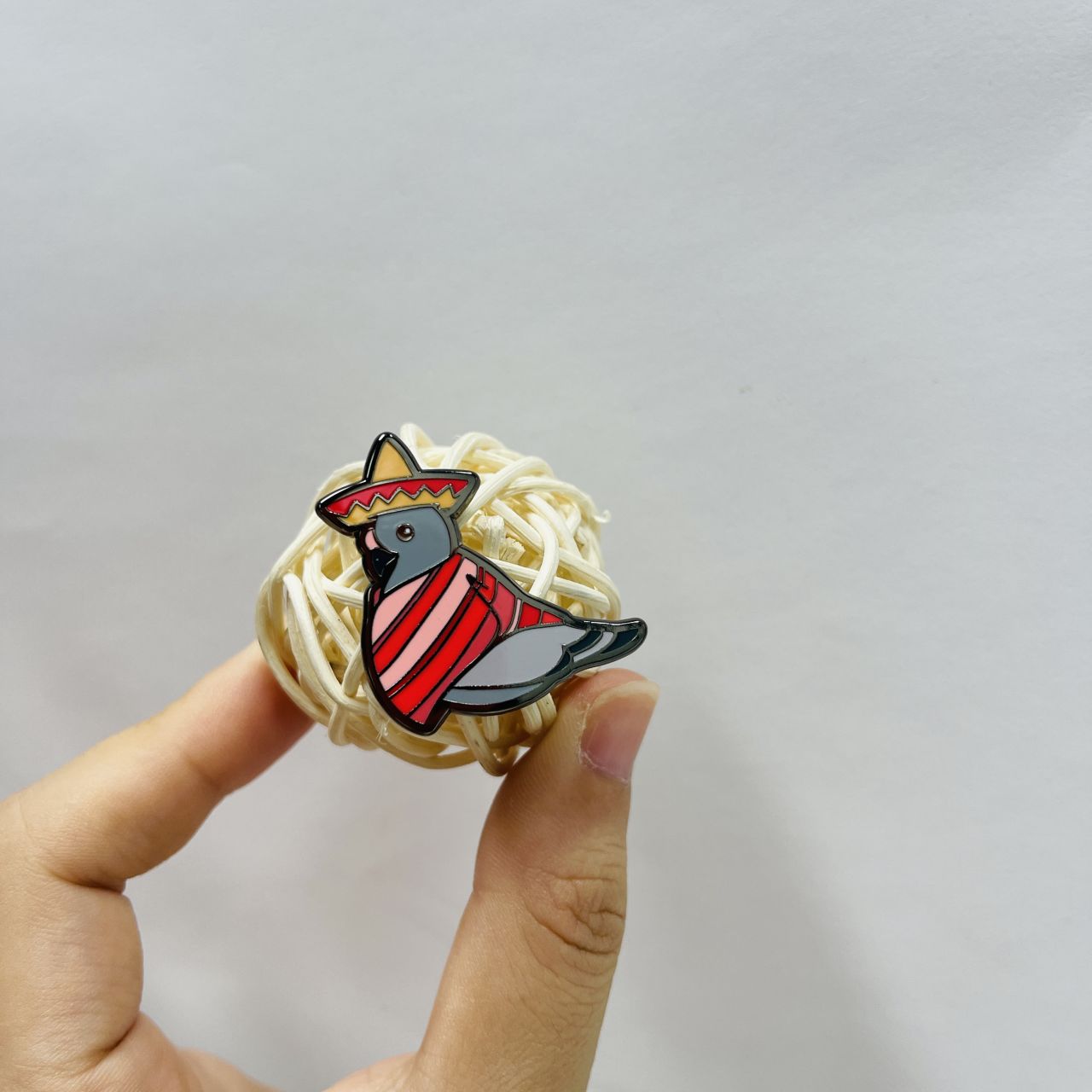 Diseños únicos con pins de esmalte duro personalizados