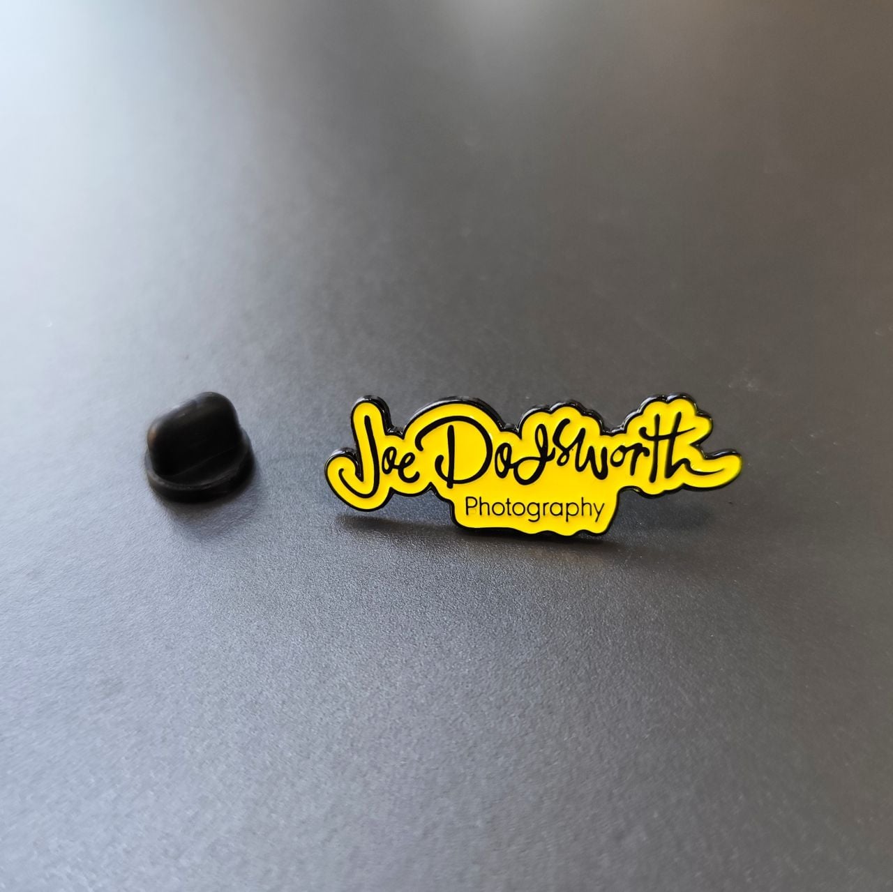 Enamel Pins Sedang Mewabah di Dunia Fashion!