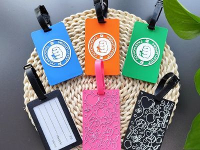 Od niszy do trendy: Dostosowane piniki emaliowane w modzie