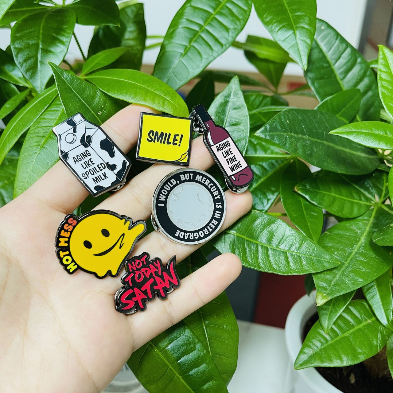 Faites une déclaration avec des badges personnalisés uniques.