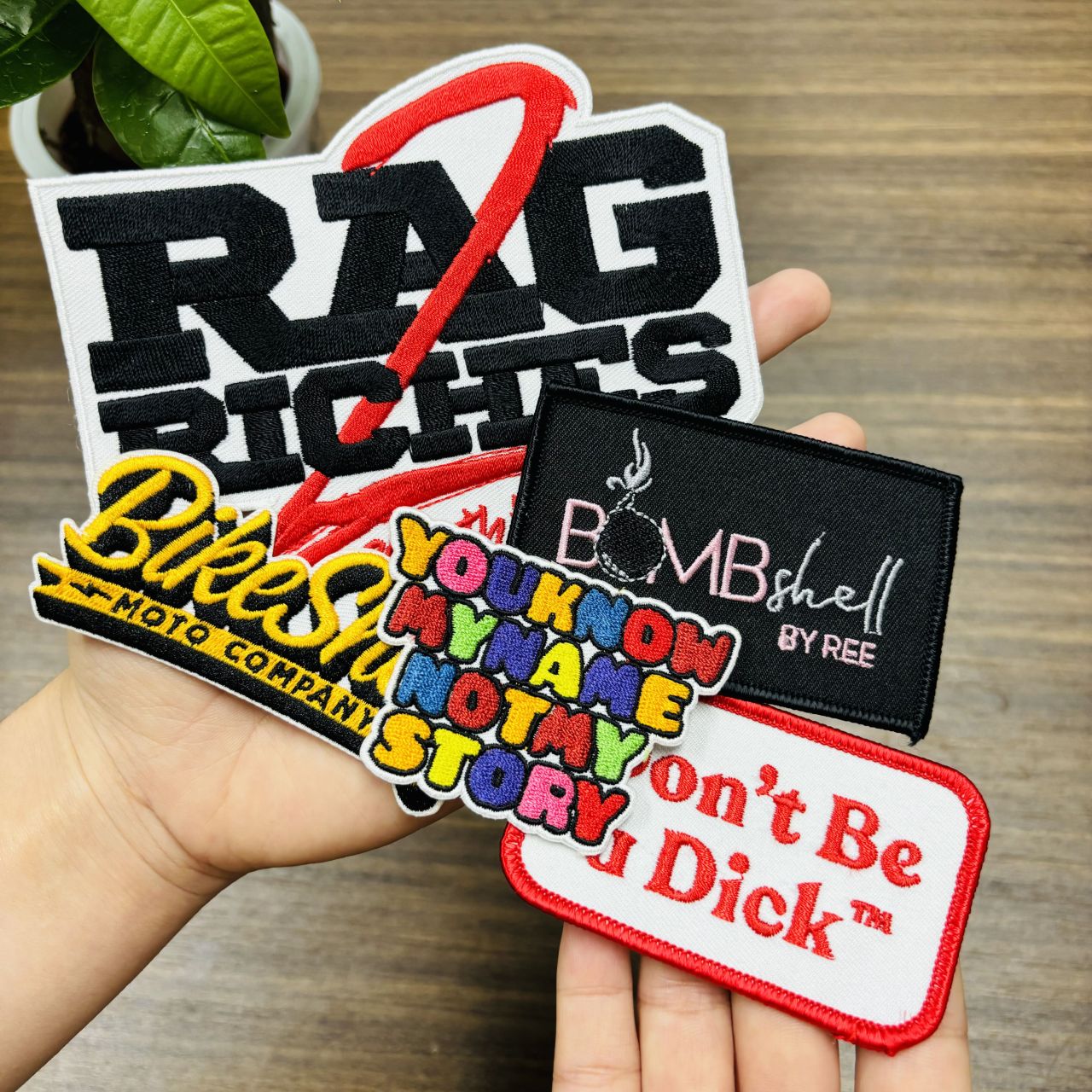 Toevoeg van Persoonlikheid aan Jou Rugtas met Geborduurde Patches