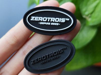 Niestandardowe etykiety bagażowe z PVC ułatwiają podróż