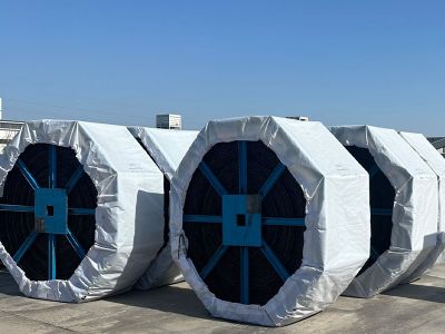 Cintas transportadoras para plantas de cemento: Resistencia a altas temperaturas y materiales abrasivos