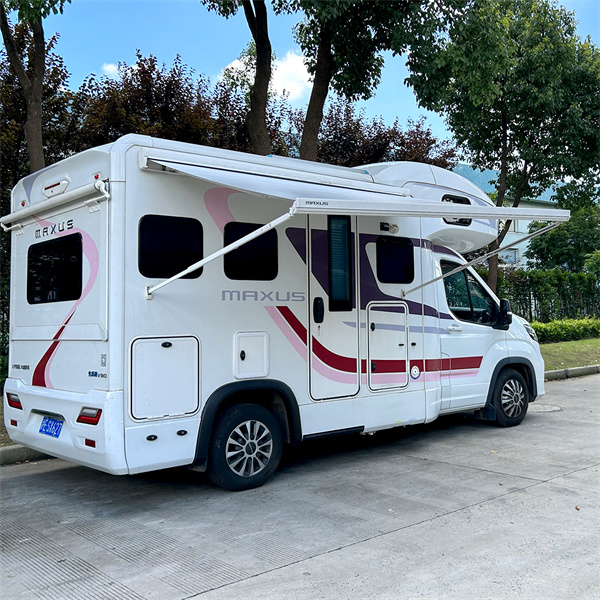 Personalisiere dein Wohnmobil mit einem Design für einziehbare Carports
