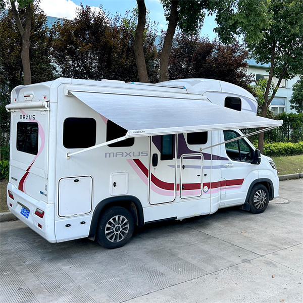 Einfach zu installieren und zu benutzen: Einziehbarer Carport für Wohnmobile