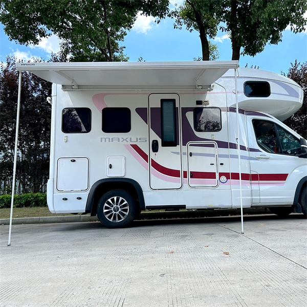 Lleva tu aventura al aire libre al siguiente nivel con un toldo versátil para tu furgoneta camper VW