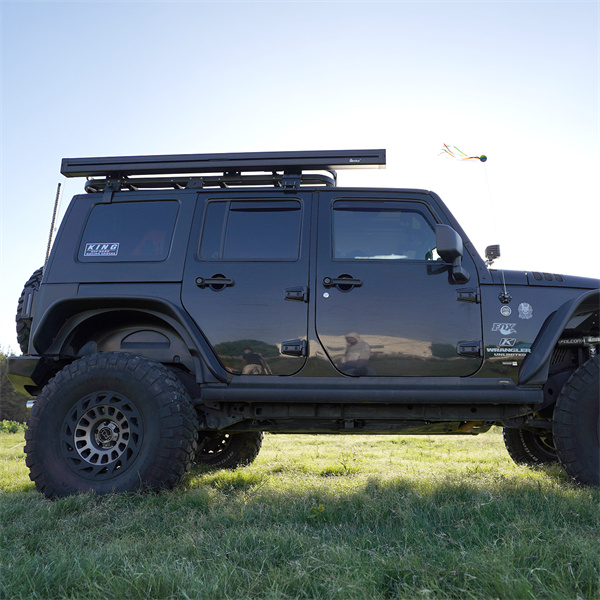 Tailor-made awning fits SUVs of all sizes