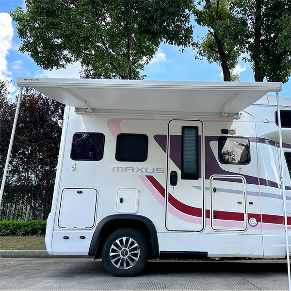 Effortless awning for any adventure seeker