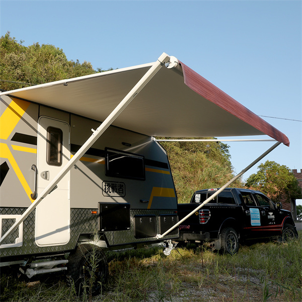 Rinnova l'aspetto del tuo camper con l'installazione di una nuova tenda
