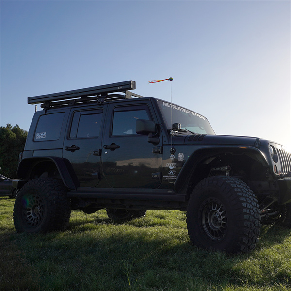 Verwandle dein SUV in eine Outdoor-Oase mit unserem Ausrollverdeck