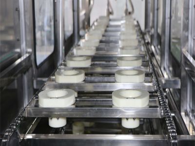 Why Automatic Bottle Filling Machines Are a Game-Changer for the Beverage Industry