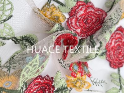 What Determines the Compatibility of Lace Trim With Base Fabrics