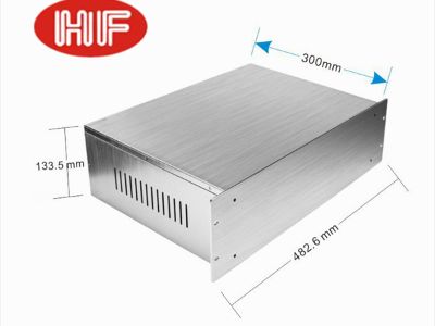 علب معدنية متوافقة مع معيار NEMA 4X ومزودة بألواح دخول كابلات قابلة للإزالة لتسهيل إدخال الكابلات