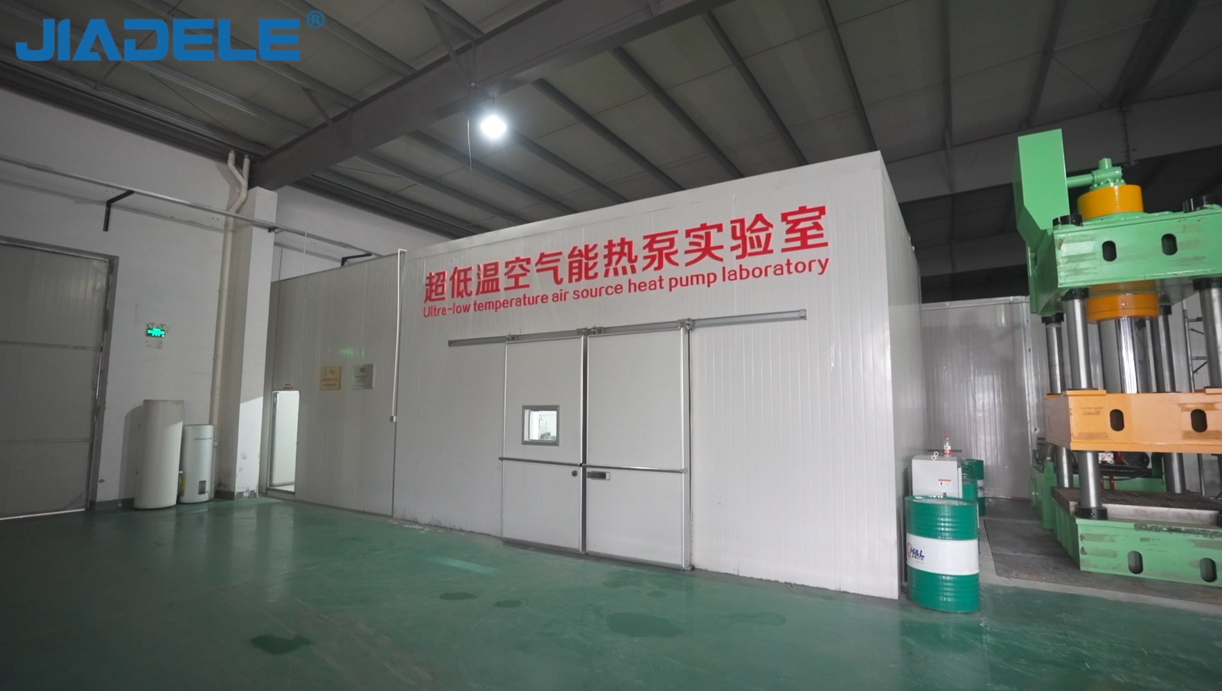 Ultra-low temperature air source heat pump laborator