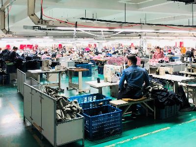 スポーツウェア・コレクション向けのB2Bアパレル調達