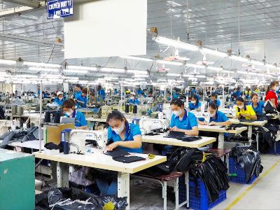 小売バイヤー承認のための衣料品サンプル開発