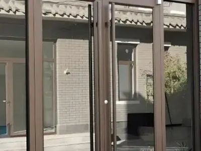 Çfarë Përcakton Performancën e Izolimit Termik të Dritareve nga Ligjira e Aluminiumit