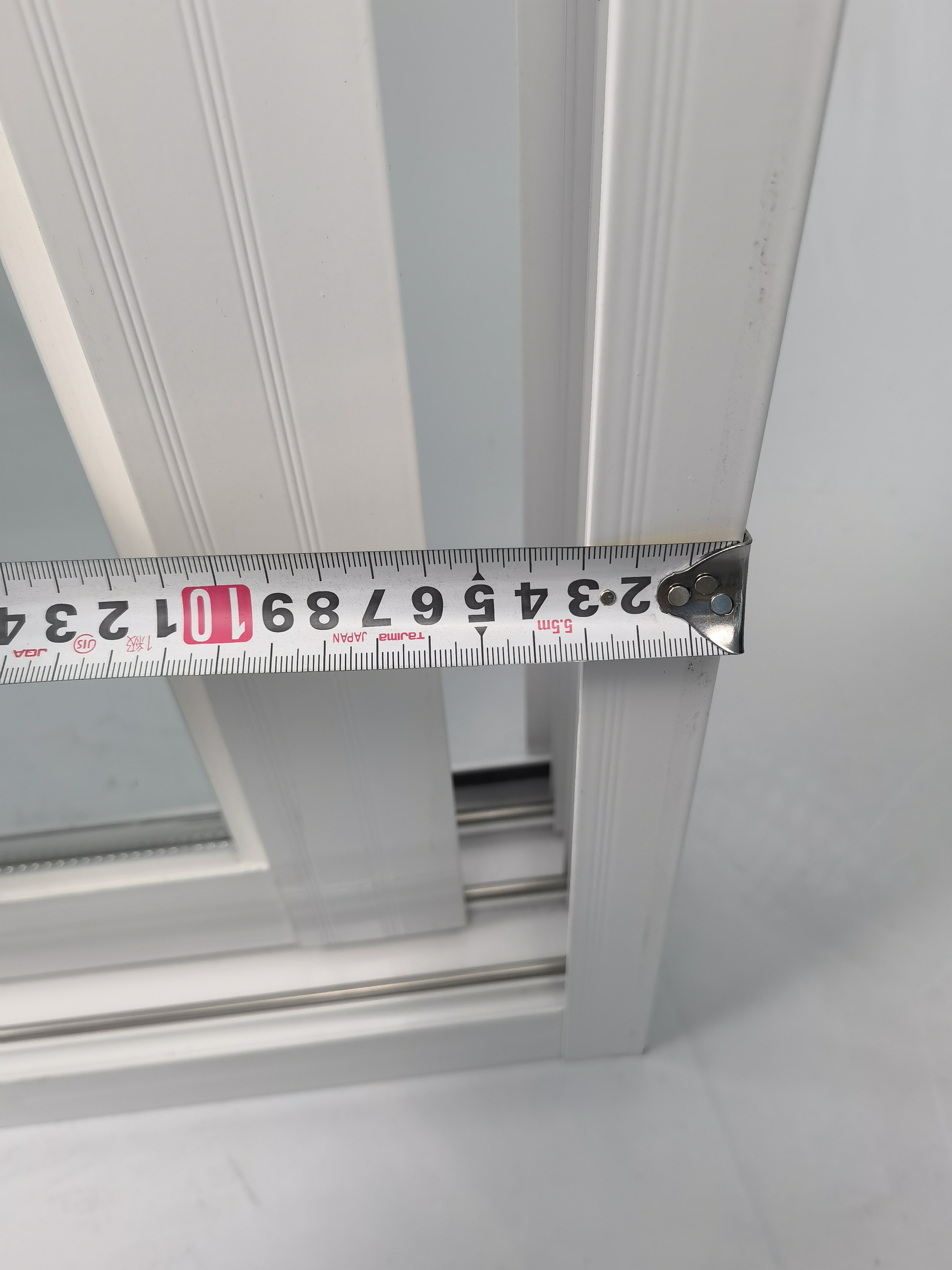 Modern Custom Design of Aluminum Sliding Window with Double-layer Glass and Horizontal Opening 3-track Sliding Window details