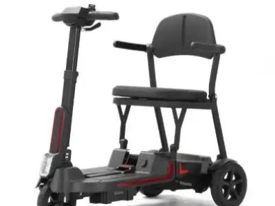Power Wheelchair vs Mobility Scooter: Which Is Better for You?
