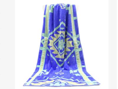 Bold Prints vs. Minimalist Styles in Beach Towels