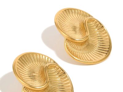 Why Stainless Steel Earrings Perform Well in Global Wholesale