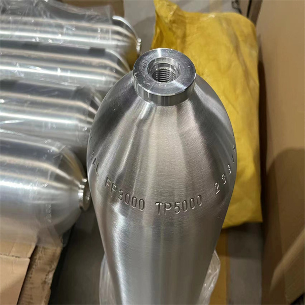 Exploring the Benefits of Different Cylinder Materials for Diving