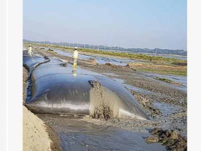 池の防水シートに穴が開いている場所を特定する方法