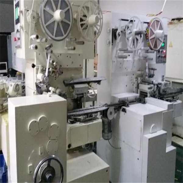 Assurez-vous d'une hygiène et d'une qualité optimales grâce à l'emballage hermétique de la machine d'emballage de chewing-gum Fusen.