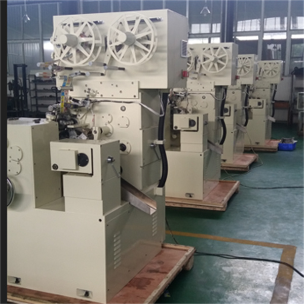 Achieve perfectly wrapped toffees every time with this innovative machine