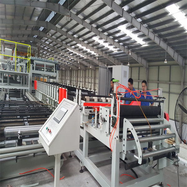 Porównanie przerywanych i ciągłych paneli PU z laminatem