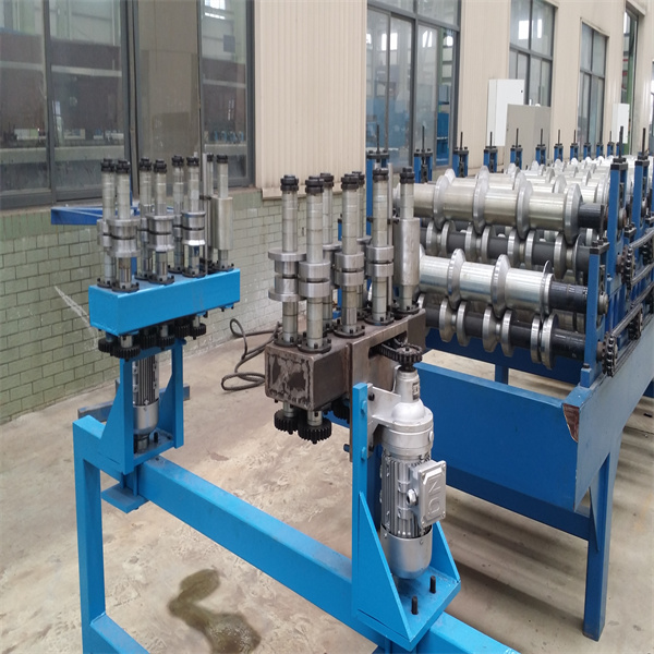 Versatile Machinery for Customizable Sandwich Panel Design