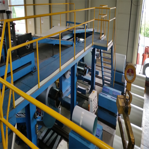 Oszczędź więcej i produkuj więcej dzięki naszym maszynom do produkcji paneli PU z kanapkową konstrukcją