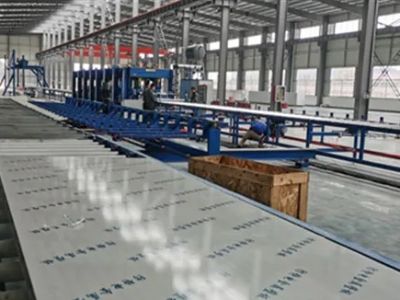 Najnowsze trendy w zautomatyzowanych liniach do produkcji paneli trójwarstwowych na rok 2025