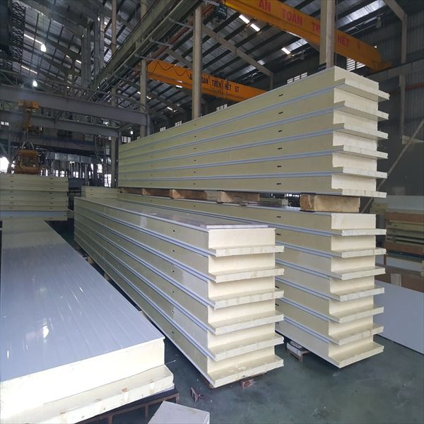 Experience reliable and precision manufacturing of sandwich panels