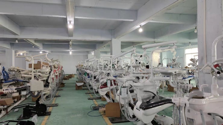 High quality dental chair High configuration with filter Ceramic spittoon Dental equipment supplier