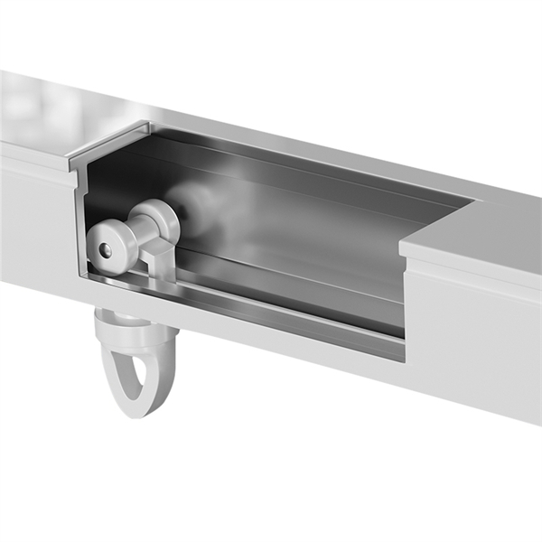 Transforma tu espacio con las líneas limpias de una guía de cortinas de aluminio.