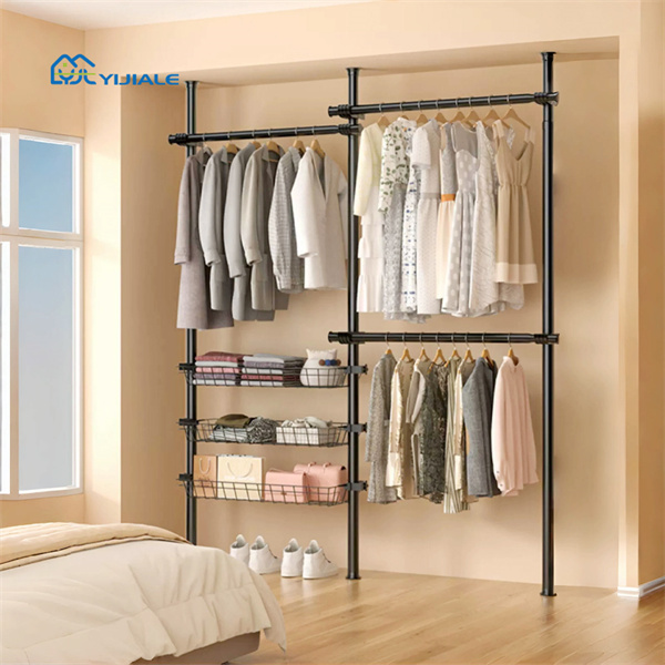 Actualice el almacenamiento de su vestidor con perchas de metal elegantes